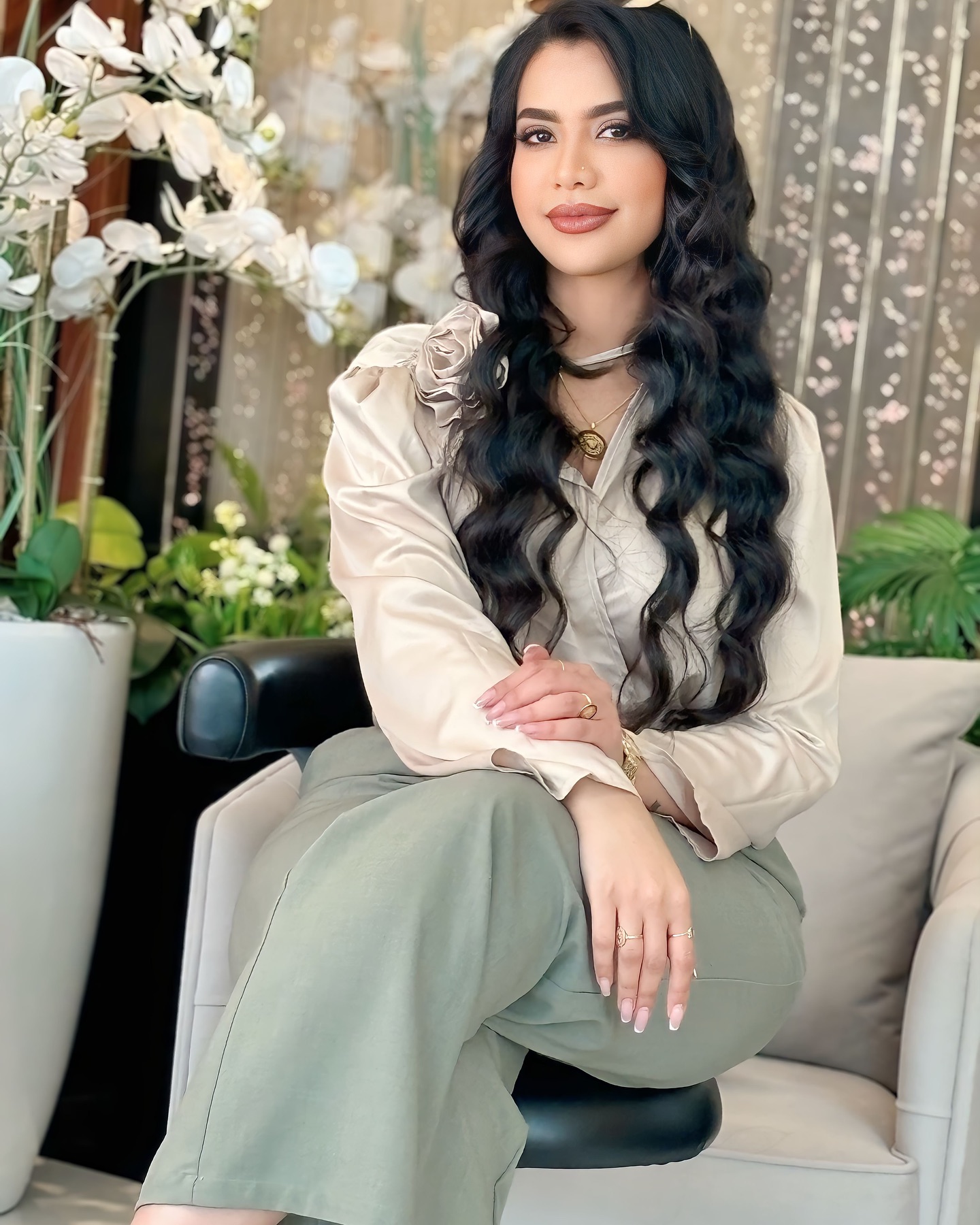 شاهد بالفيديو.. حسناء السوشيال ميديا السودانية "لوشي" تغني أغنية الفنان محمد حماقي و "اللوايشة" يتغزلون فيها ويشبهونها بالممثلة المصرية ياسمين عبد العزيز 10 لوشي اطلالة