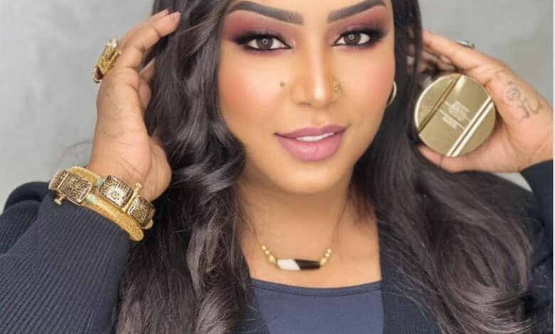 شاهد بالصورة والفيديو.. الفنانة هدى عربي تعطر نفسها على الهواء وتطلق "قبلة" هوائية لجمهورها بالقاهرة (طبلوا لي مع إنو ما محتاجة طبلة) 1 428636904 2048980775483717 7761590218733827700 n