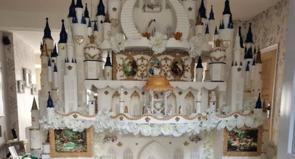 عروسان ينفقان 16 ألف دولار على كعكة زفاف 10 image 1