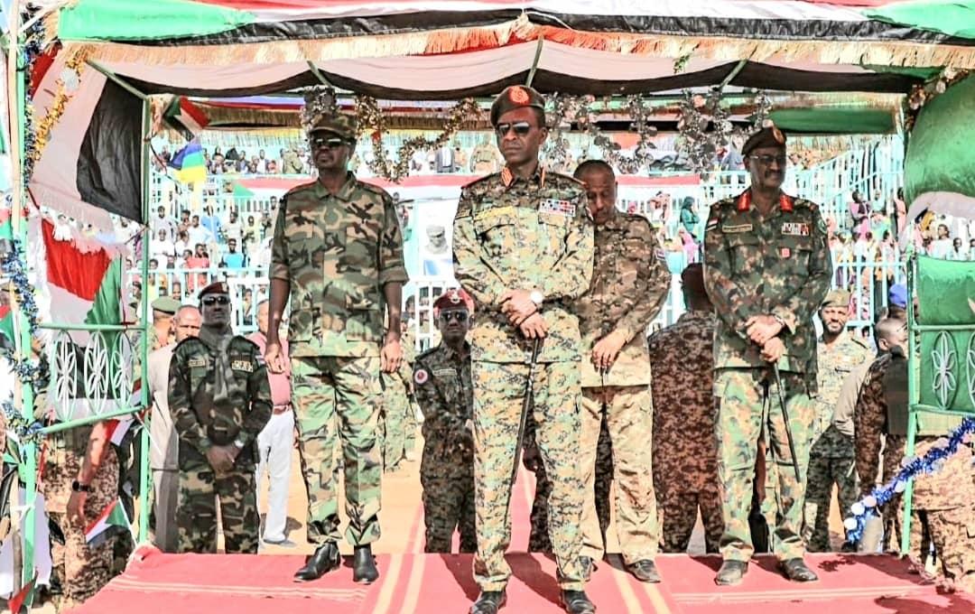 عضو مجلس السيادة نائب القائد العام الفريق أول ركن شمس الدين كباشي يصل الفاو 10 كباشي مناوي