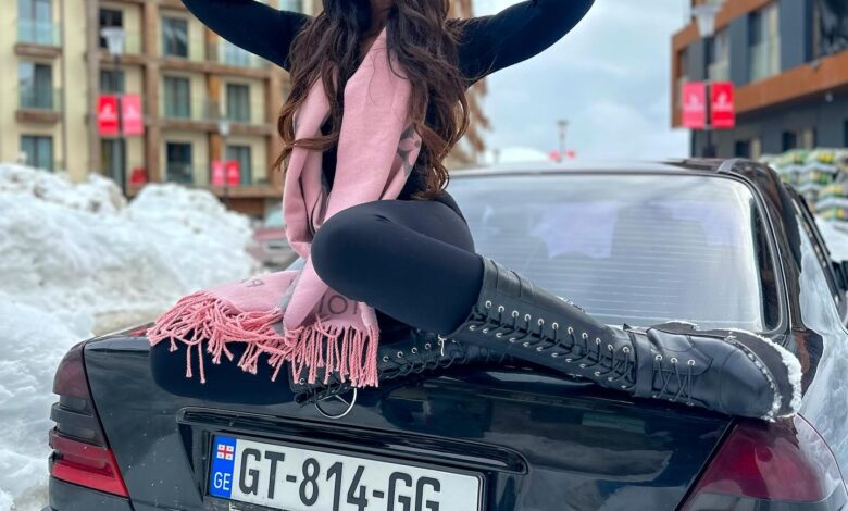 شاهد بالصور.. الحسناء السودانية تسابيح دياب تخطف الأضواء بلقطات من جليد "جورجيا" 1 425023405 18414019159040582 1533126301428870109 n