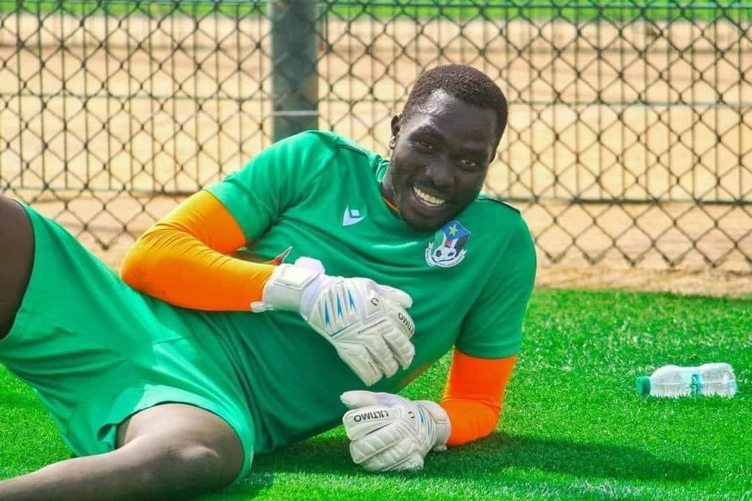 بالصورة.. الحارس الجنوب سوداني العملاق المحترف في الدوري الاسترالي "مجاك ماويت" يصل القاهرة تمهيداً للتوقيع في كشوفات المريخ السوداني.. تعرف على السيرة الذاتية لعملاق الجنوب 10 433930393 1864082144030254 6603671587555850030 n