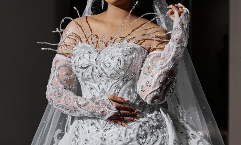 شاهد بالصورة.. نجمة السوشيال ميديا والمصممة الشهيرة عواطف دهب تبهر المتابعين وتظهر بفستان زفاف غاية في الجمال والجنس اللطيف يتغزل ويصفه بــ(الدرعة) 1 عواطف دهب زفاف
