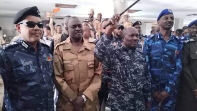 وزير الداخلية والي الخرطوم