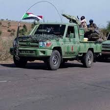 شاهد بالفيديو.. شاعرة سودانية ترد على فتيات الدعم السريع وتقود "تاتشر" للجيش: (سودانا جاري في الوريد وجيشنا صامد جيش حديد دبل ليهو في يوم العيد قول ليهو نقطة سطر جديد) 10 تاتشر