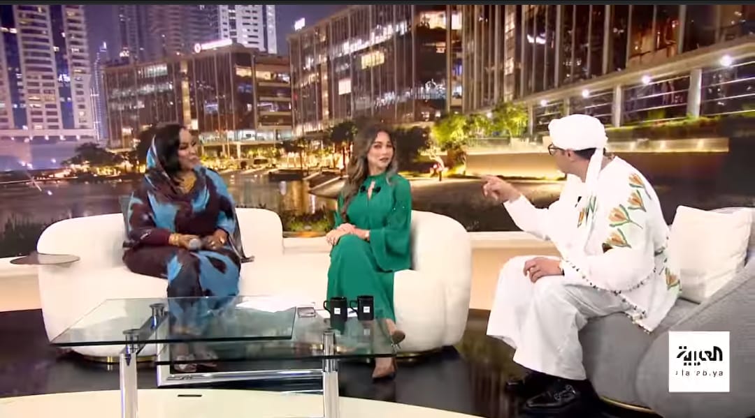 شاهد بالفيديو.. الفنانة هدى عربي تدهش وتبهر مذيع قناة العربية الفلسطيني "ليث" بمعلوماتها العامة عن أبرز شعراء مسقط رأسه بمدينة "نابلس" والجمهور يشيد بها ويصفها بالمثقفة والمتمكنة 10 هدي عربيي