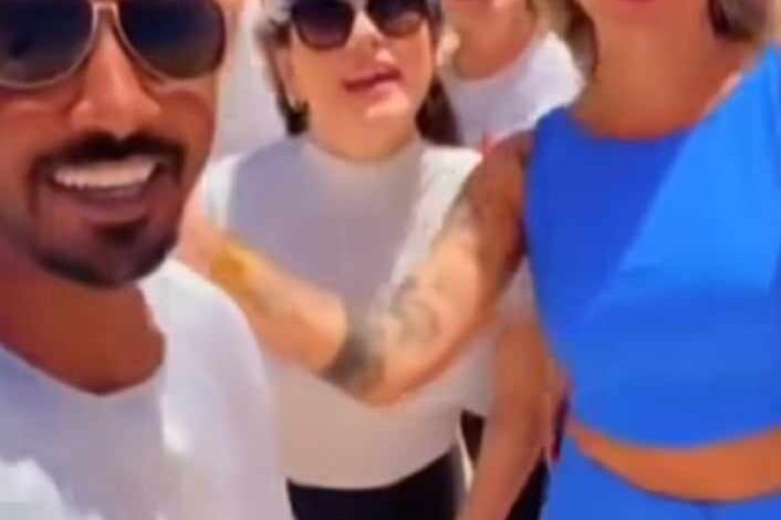 شاهد بالصورة والفيديو.. حسناوات أجنبيات فائقات الجمال يهتفن بصوت واحد هتاف جنود الجيش السوداني: (أمن يا جن) وجمهور مواقع التواصل يتفاعل مع المقطع 1 432716528 390280213832020 5145519340499913210 n