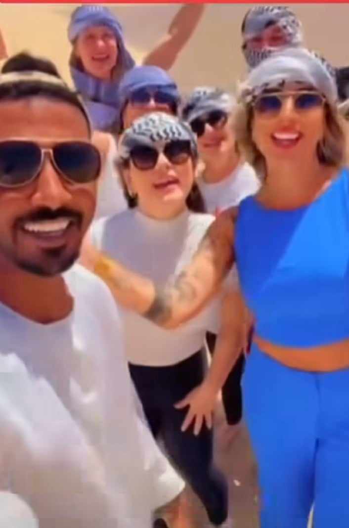 شاهد بالصورة والفيديو.. حسناوات أجنبيات فائقات الجمال يهتفن بصوت واحد هتاف جنود الجيش السوداني: (أمن يا جن) وجمهور مواقع التواصل يتفاعل مع المقطع 10 432716528 390280213832020 5145519340499913210 n