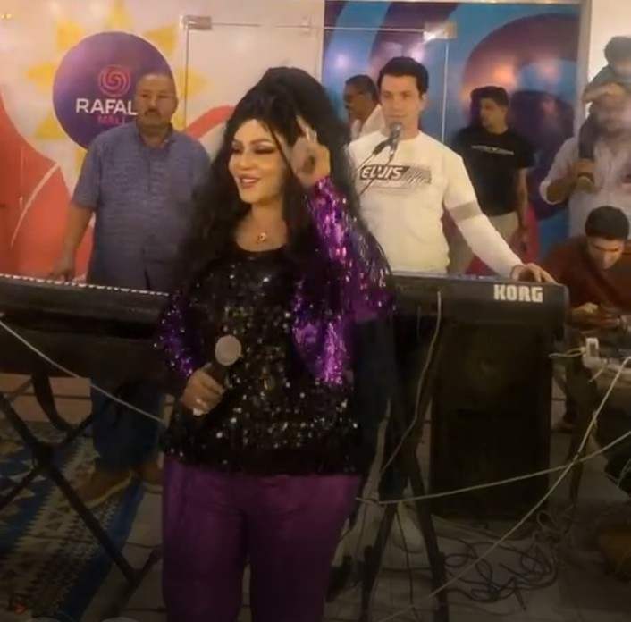 شاهد بالصورة والفيديو.. بأزياء مثيرة للجدل الفنانة السودانية "جواهر" تشعل حفل غنائي بالقاهرة بالإنشاد "الترند" (براؤون يا رسول الله) 10 434309029 438692488680845 6811578653212001065 n