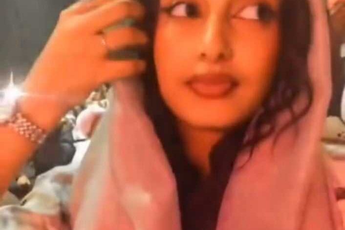 شاهد بالصورة والفيديو.. تفاعلت مع أغنيات أميرة الطرب.. حسناء سودانية تخطف الأضواء خلال حفل الفنانة نانسي عجاج بالإمارات والجمهور يتغزل: (انتي نازحة من السودان ولا جاية من الجنة) 1 440229268 1225586712196975 8063536812518406450 n