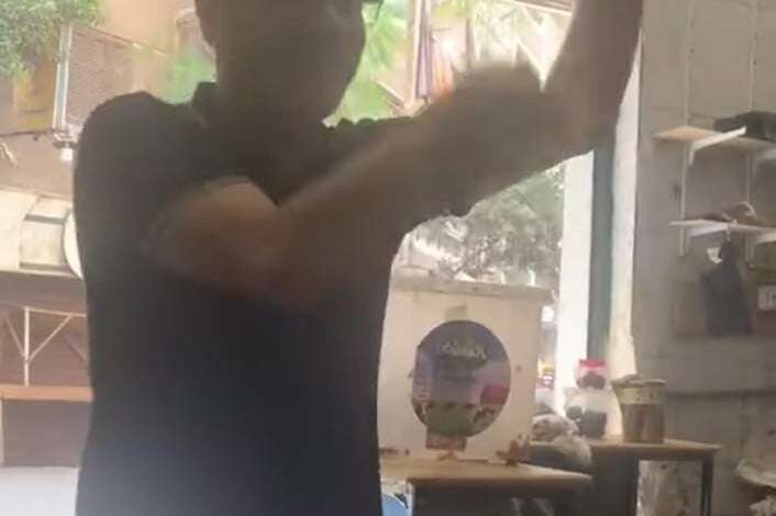 شاهد بالصورة والفيديو.. شاب مصري يقدم فواصل من الرقص الهستيري على أنغام أغنية الظار السودانية (البخور طلقو لي لولا) وساخرون: (تم تهكير الشعب المصري بنجاح) 1 440820576 989907979162616 8024677140921022962 n