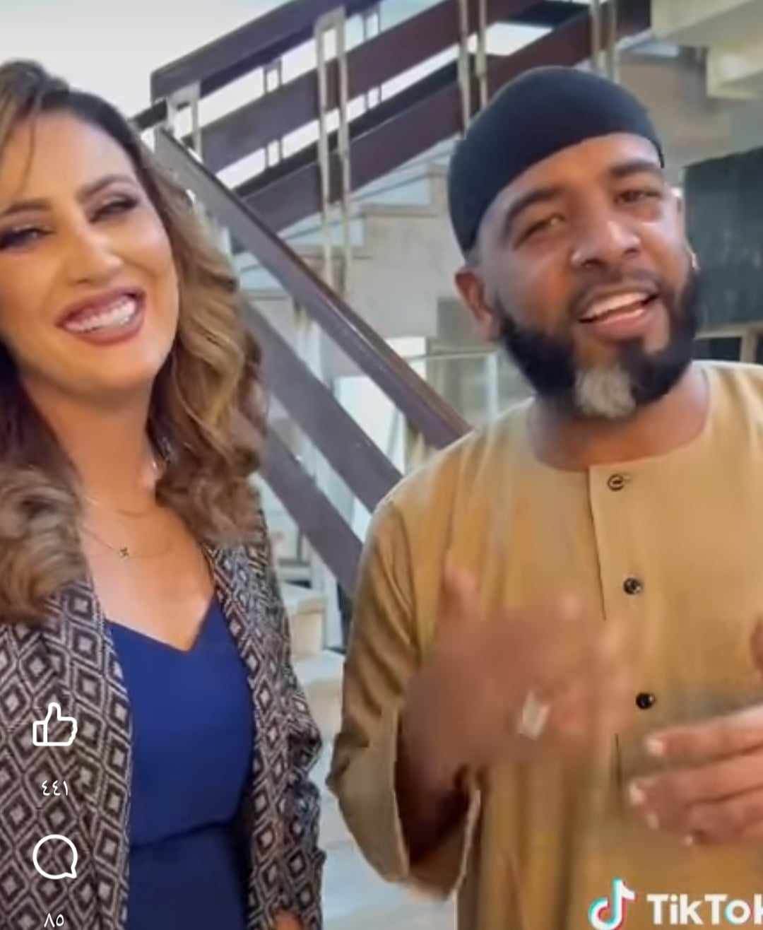 شاهد بالصورة والفيديو.. الفنان أحمد محمد عوض يتغزل في الحسناء المصرية العاشقة للفن السوداني (زولتنا وحبيبتنا وبنحبها جداً) وساخرون: (انبراش قدام النور والجمهور) 10 440835527 2168618030157354 8340033535336234077 n