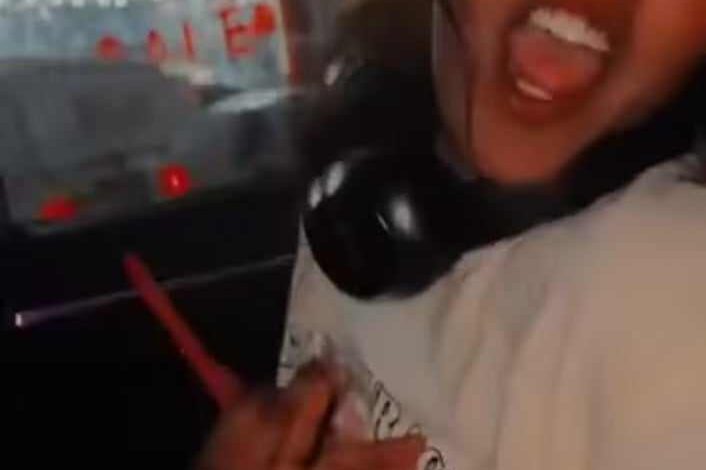 شاهد بالصورة والفيديو.. حسناء سودانية ترقص بشكل هستيري على أنغام الفنانة مروة الدولية داخل سيارة بأحد شوارع القاهرة وساخرون: (فك العرش صعب) 1 441900967 324316887228324 8043110706853928720 n