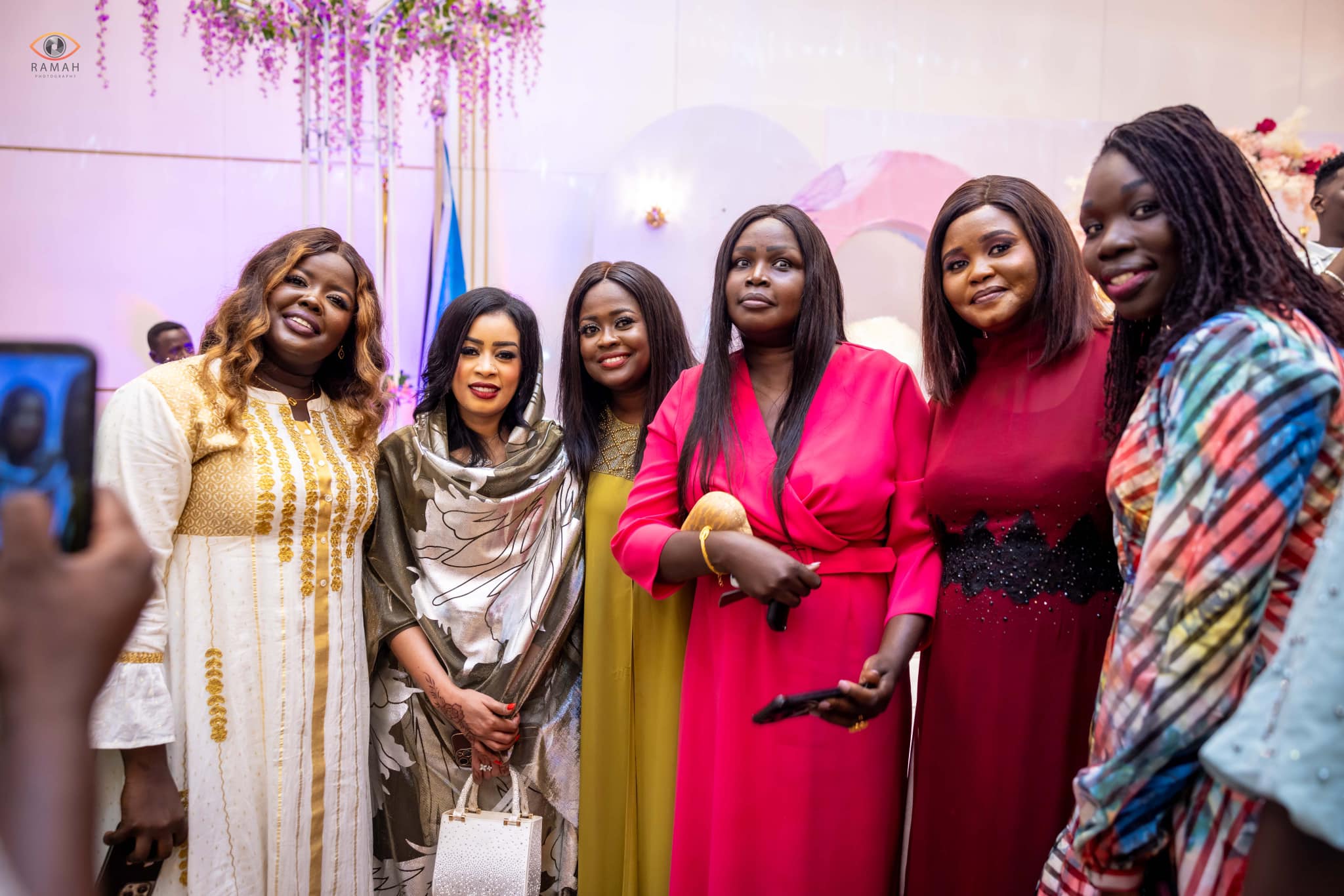 شاهد بالصور.. الفنانة إيمان الشريف تغني في جنوب السودان وتشيد بأهالي جوبا 3 444488547 1818247571983825 4892261419039129539 n