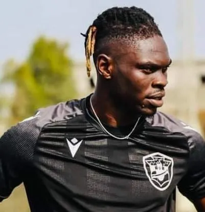 في عملية شهدت أحداث درامية بليبيا.. نادي الأهلي بنغازي يخطف لاعب الهلال السوداني جون مانو..يخفيه عن الأنظار يوم كامل ويقوم بتسجيله مقابل 450 ألف دولار للهلال ومثلها للاعب 10 مانو e1715626319966