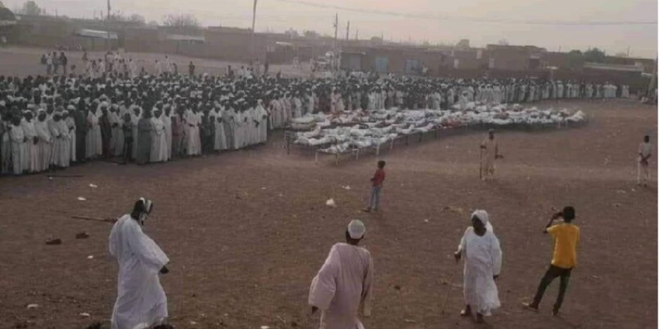 شاهد بالفيديو.. شباب قرية ود النورة التي فقدت أكثر من 180 شهيد خلال مجزرة الدعم السريع يوجهون رسالة قوية لقائد الجيش: (إما أن تسلحنا بسلاح 23 مضاد للطائرات وارتكازات أو نصبح طرف ثالث في الحرب) 10 ود النورة