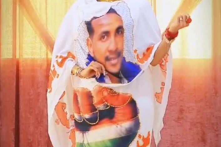 شاهد بالصورة والفيديو.. عارضة أزياء سودانية حسناء تستعرض جمالها بثوب عليه صورة الشهيد محمد صديق ومقولته الشهيرة (من ياتو ناحية) 1 441501515 1506121837002696 4396500318264080369 n