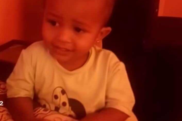 شاهد بالصورة والفيديو.. طفلة سودانية تبكي بحرقة إذا سمعت كلمة "دعامة" وتفرح وتشعر بالطمأنينة عند سماعها هتاف الجيش (أمن يا جن) وتطالب أهلها بترديده دائماً 1 441573752 3723842984529271 8013016807516032486 n