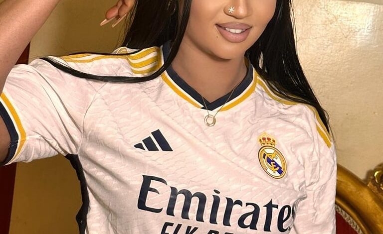 شاهد بالفيديو.. خلال حفل حاشد.. الفنانة عشة الجبل تغني لبطل أوروبا (ريال مدريد جاب الجديد) وجمهورها يتفاعل معها ويصرخ بشكل هستيري: (واااي أنا من مدريد) 1 441881853 475010515058667 1838342217176111370 n