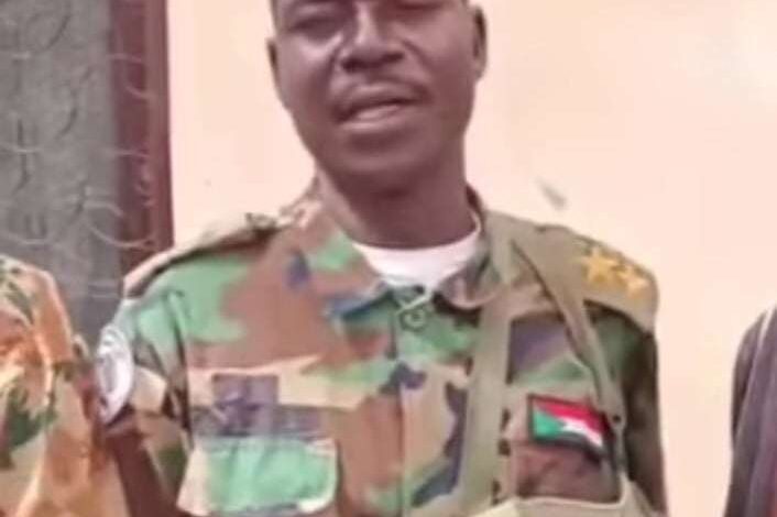 شاهد بالصورة والفيديو.. ضابط القوات المشتركة الذي قام بقتل قائد الدعم السريع بدارفور يروي التفاصيل كاملة: (لا أملك عربية ولا كارو وهو راكب سيارة مصفحة ورغم ذلك تمكنت من قتله بهذه الطريقة) 1 441991882 769280472083643 4420035471039409778 n