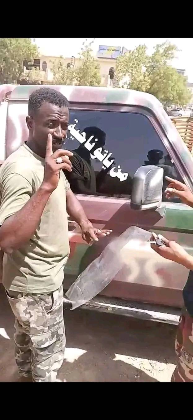 شاهد بالصورة.. العبارة الشهيرة والقوية التي قالها الشهيد محمد صديق لأفراد الدعم السريع قبل استشهاده تزين سيارات الجيش 444137937 463384696271455 1765757283544904162 n