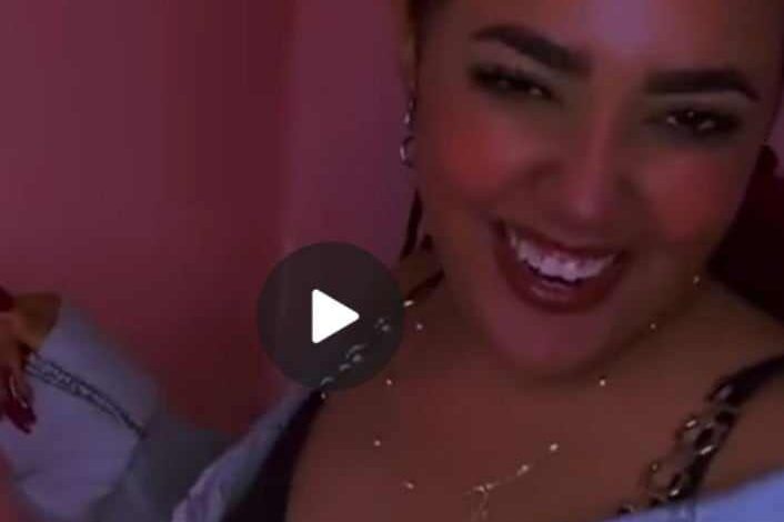 شاهد بالصورة والفيديو.. بأزياء فاضحة.. حسناء سودانية تستعرض مفاتنها بوصلة رقص تثير بها غضب الجمهور 1 447775737 768761765450322 4485805351433043893 n