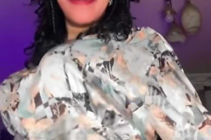 شاهد بالصورة والفيديو.. فتاة سودانية تستعرض مفاتنها بوصلة رقص فاضحة وساخرون: (بعد الحرب تنتهي النوعية دي ما عاوزين نشوفها في السودان) 1 448256436 437481859166133 1670805269513226623 n