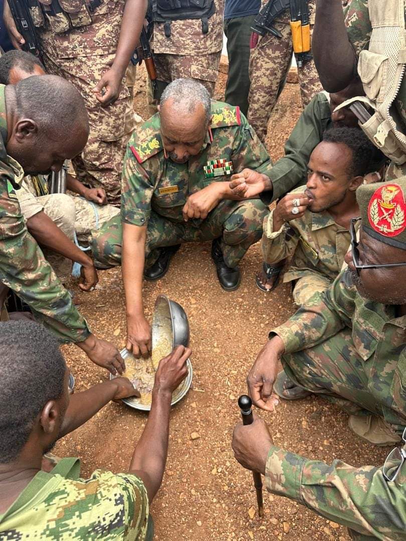 الأمن والاستقرار.. رئيس مجلس السيادة القائد العام للقوات المسلحة يلتقي والي ولاية سنار 10 FB IMG 1719654907869