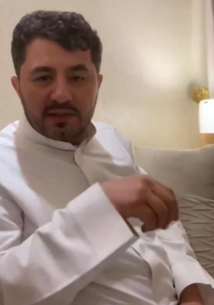 شاهد بالصورة والفيديو.. مواطن فلسطيني يقلد اللهجة السودانية بموقف لصديقه السوداني مع (الكديسة) في الصلاة ويثير ضحكات المتابعين 10 450120580 490040477005764 3035660644430603471 n