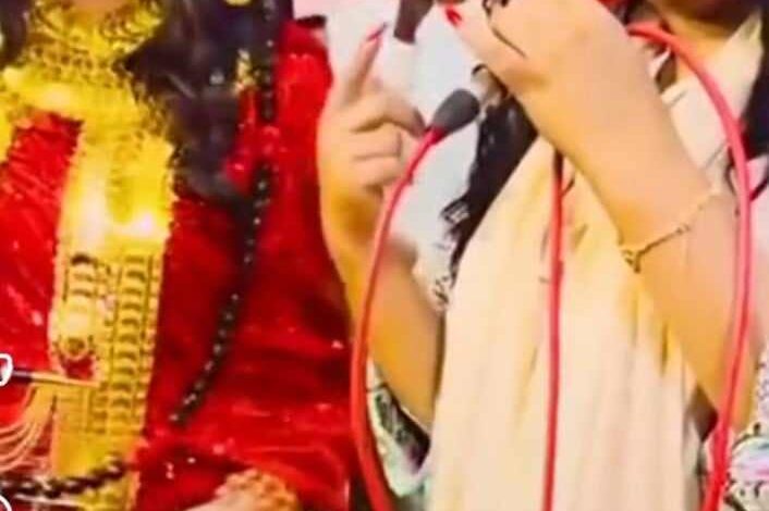 شاهد بالصورة والفيديو.. عروس سودانية بمصر تغني في ليلة فرحها وتثير ضحكات مطربة الحفل ريان الساتة 1 451676582 8589245151103642 1987011761420076104 n