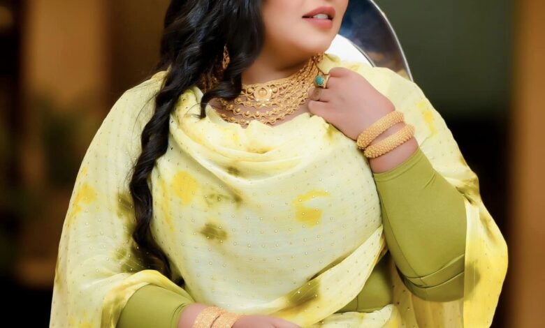 شاهد بالصور.. (إنت لمّا تكون معايا ما بفكر في الزمان).. الفنانة هدي عربي تخطف الأضواء على مواقع التواصل بجلسة تصوير جديدة 1 453202372 2153754971672963 7120720845775186394 n