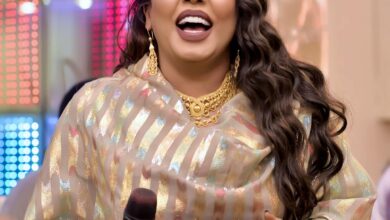 هدى عربي تضحك