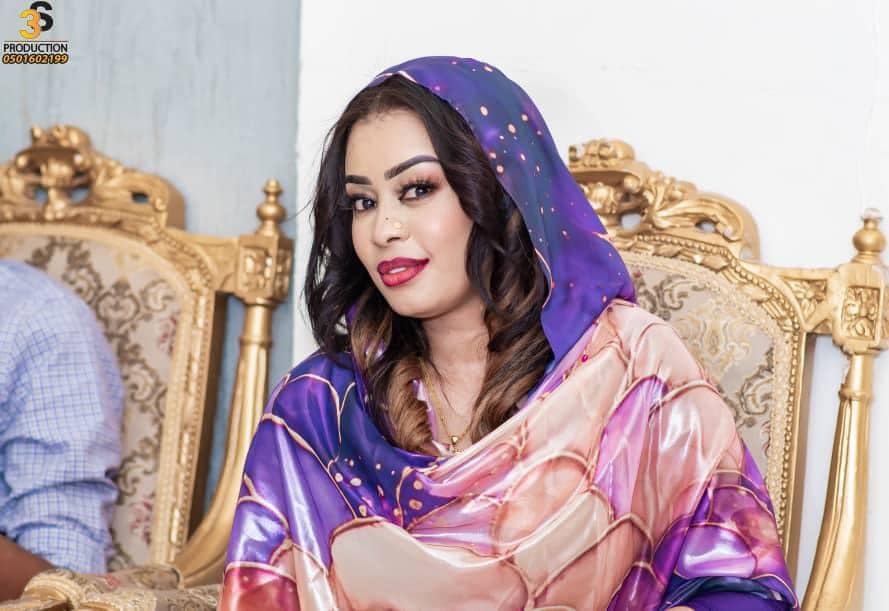 شاهد بالصورة.. في إطلالة جديدة.. الفنانة إيمان الشريف تبهر جمهورها وتتغزل في نفسها: (بأمانه السمحه من دهب البطانة) %D8%A7%D9%8A%D9%85%D8%A7%D9%86 %D8%A7%D9%84%D8%B4%D8%B1%D9%8A%D9%81 %D8%AC%D8%AF%D9%8A%D8%AF4