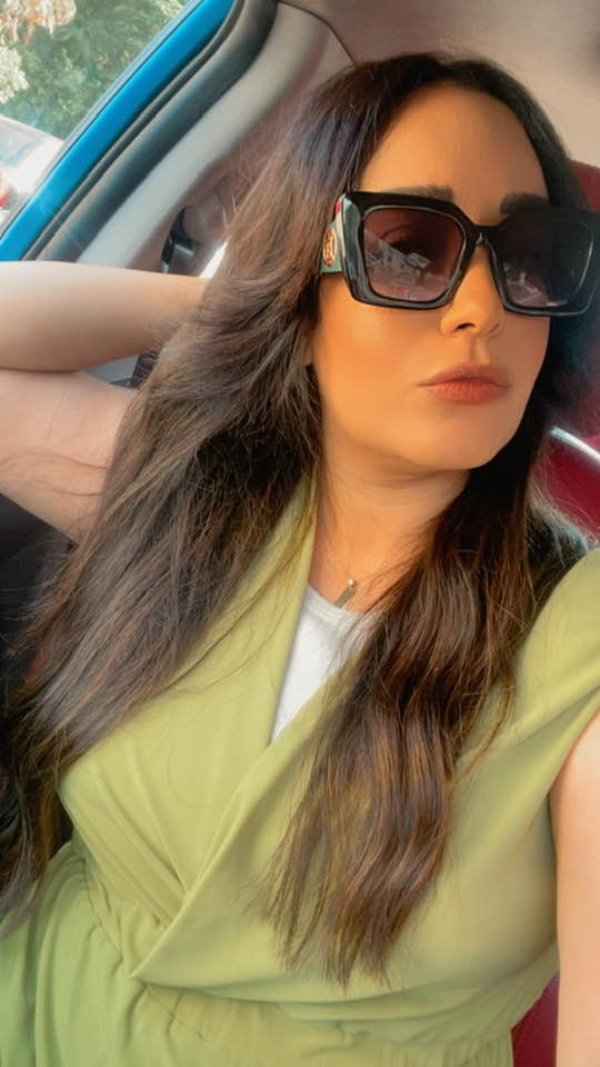 بالصورة.. صحفية مصرية: لأني أحب"السودان" حب شديد فلابد وأن ألبس"التوب السوداني".. أنا واعدة نفسي ببيت في السودان وفي الحوش"عنقريب" جنبه محمد وردي بيغني "صدفة" وكتب عمنا" الطيب صالح" 11 ريا راضي