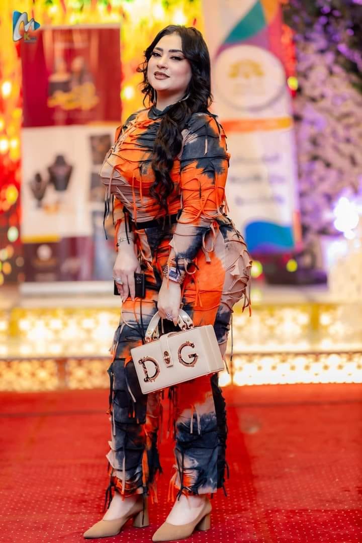 شاهد بالصورة.. بأزياء ضيقة ومحذقة.. حسناء الفن السوداني “مونيكا” تعود لإشعال مواقع التواصل بإطلالة مثيرة للجدل والجمهور يتغزل: (فرسة وست بنات الجيل) %D9%85%D9%88%D9%86%D9%8A%D9%83%D8%A7 %D8%AC%D8%AF%D9%8A%D8%AF2