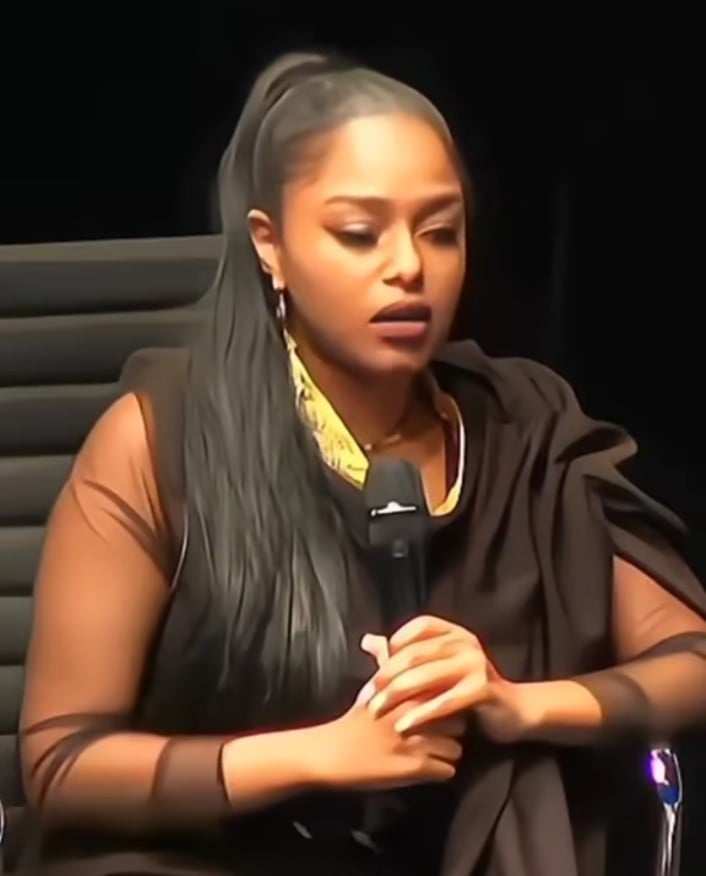 شاهد بالصورة والفيديو.. وسط غضب وسخرية المتابعين.. فتاة سودانية تقيم في فرنسا تقوم بخياطة ملابس داخلية نسائية في شكل علم السودان وساخرون: (آخر ما توصل إليه القحاتة) 10 453896473 3797015393914774 8064696358639178158 n