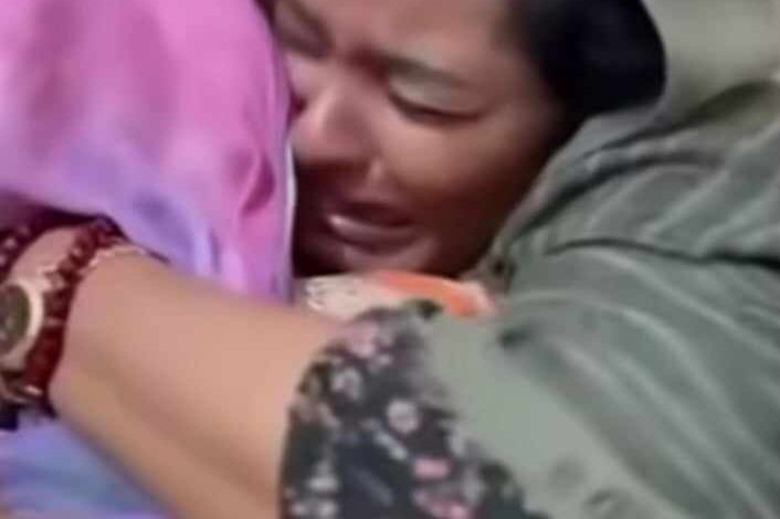 شاهد بالصورة والفيديو.. وسط استقبال بالدموع من الأهل والجيران.. أسرة سودانية توثق رحلة عودتها من القاهرة إلى أم درمان ومتابعون: (كلنا راجعين بإذن الله) 1 454184712 1012677083675985 5996551743605121098 n