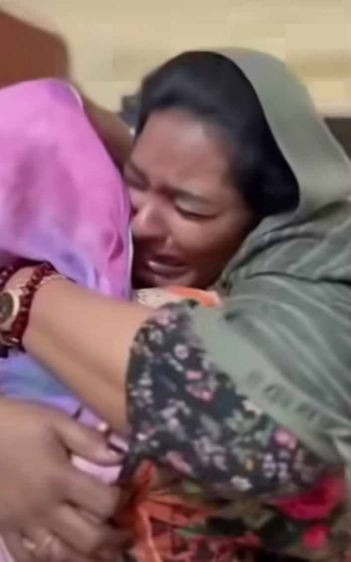 شاهد بالصورة والفيديو.. وسط استقبال بالدموع من الأهل والجيران.. أسرة سودانية توثق رحلة عودتها من القاهرة إلى أم درمان ومتابعون: (كلنا راجعين بإذن الله) 10 454184712 1012677083675985 5996551743605121098 n