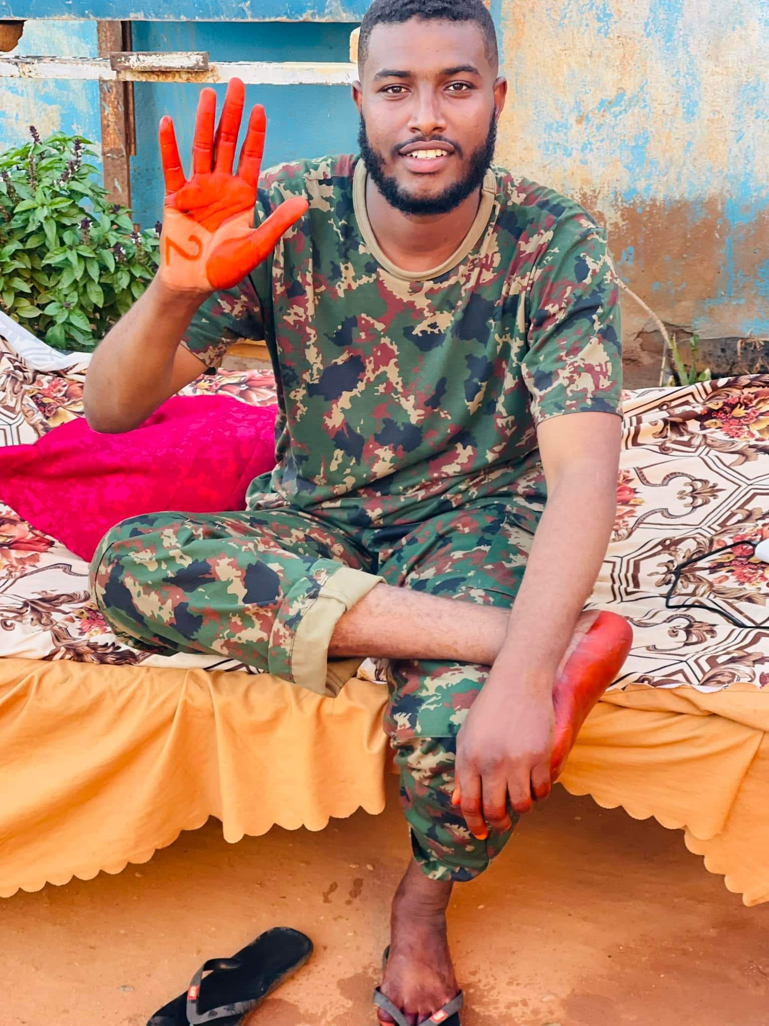 شاهد بالفيديو.. بعد زواجه للمرة الثانية خلال أشهر قليلة.. عريس القوات المسلحة "ود البرير" يحصل على أموال طائلة من النقطة تقدر بمليارات الجنيهات 10 454613436 464869979699123 3977924983025391403 n