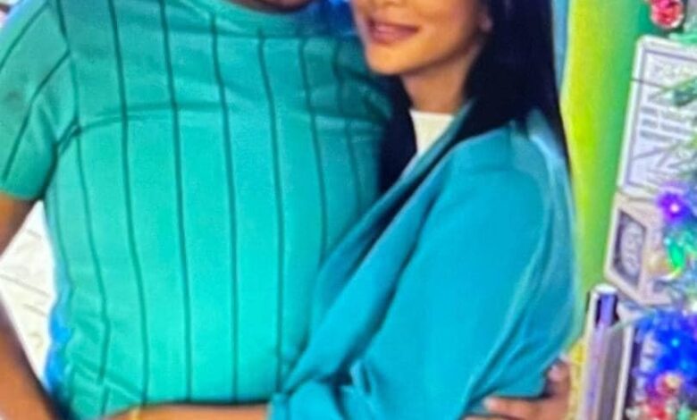 شاهد بالصورة.. الممثلة ونجمة السوشيال ميديا السودانية الحسناء تثير ضجة إسفيرية واسعة بلقطة رومانسية وهي في أحضان زوجها الحرس الشخصي لقائد الدعم السريع 1 457190005 8532692790128121 5810774773703763961 n