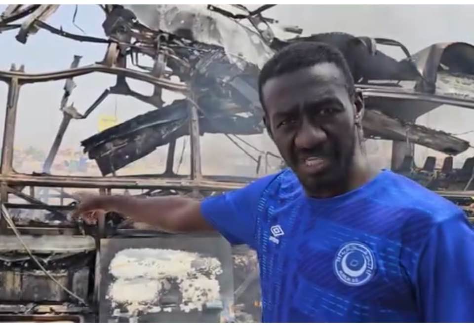 بالصورة.. الصحفي مزمل أبو القاسم يهاجم القيادي بالدعم السريع "ودملاح" بعد ظهوره بشعار الهلال: (نحن مريخاب لكننا لا نرضى لقميص الهلال الإهانة ولا التدنيس وكنت تسمي نفسك ود نهّاب، أو ود كضَّاب) 10 ود ملاح