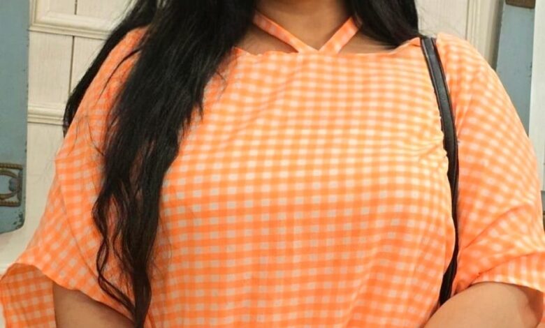 شاهد بالصورة والفيديو.. الفنانة أفراح عصام تبهر المتابعين بإطلالة جديدة وأنيقة بــ(الدراعة) 1 458753637 4062318757334629 4603148089985904537 n