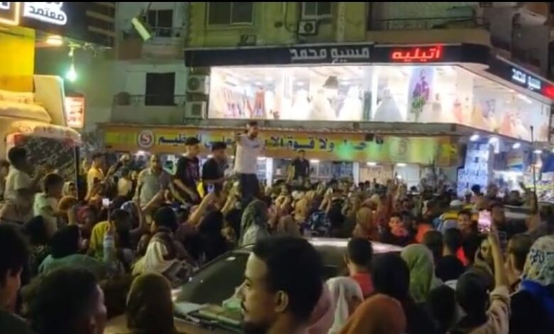 بالفيديو.. شاهد فرحة السودانيين بحي فيصل بالقاهرة بعد انتصارات الجيش الأخيرة وتحريره لعدد كبير من أحياء العاصمة الخرطوم وإحدى الحاضرات تهتف: (ما تدفعوا إيجار الشهر الجاي نحنا راجعين) 1 461508510 557687936770413 7275051967729065374 n