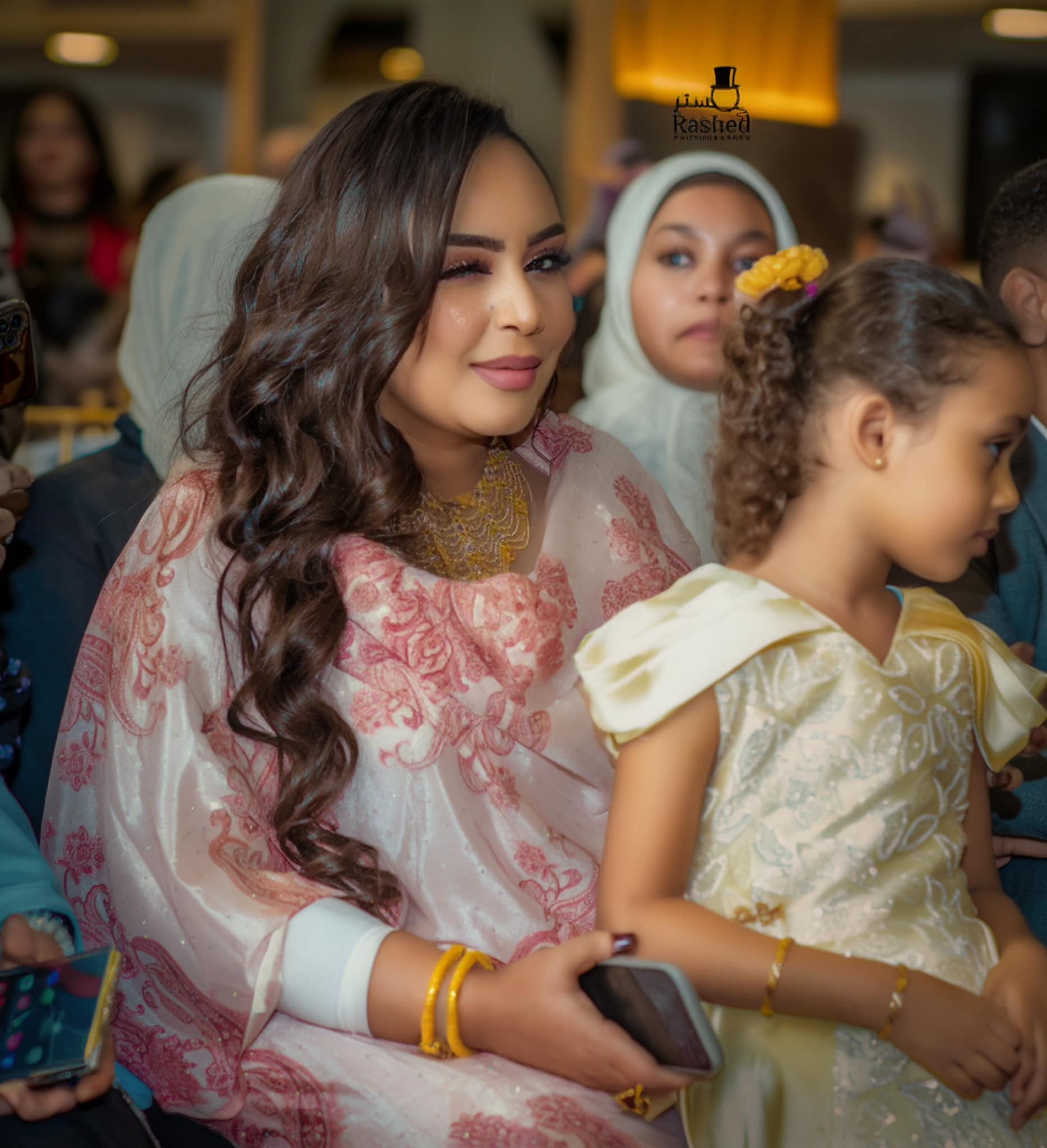 شاهد بالصور.. "غمزة" السلطانة هدى عربي في حفل الفنان علي الشيخ تخطف الأضواء على مواقع التواصل والجمهور يتغزل: (شبيهة نجمات السينما الهندية وحورية نازلة من السماء) 2 هدى عربي غمزة