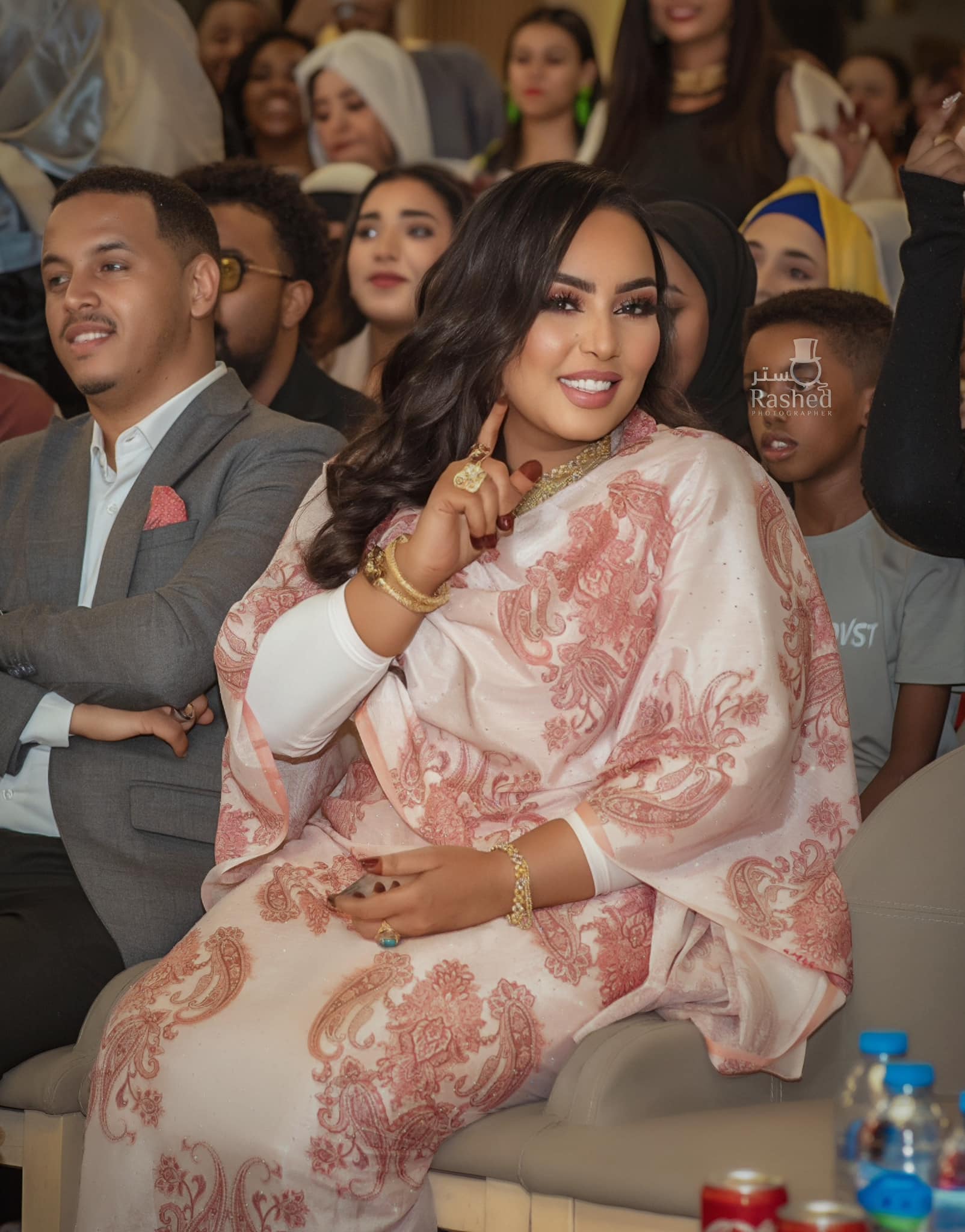 شاهد بالصور.. "غمزة" السلطانة هدى عربي في حفل الفنان علي الشيخ تخطف الأضواء على مواقع التواصل والجمهور يتغزل: (شبيهة نجمات السينما الهندية وحورية نازلة من السماء) 5 هدى عربي55