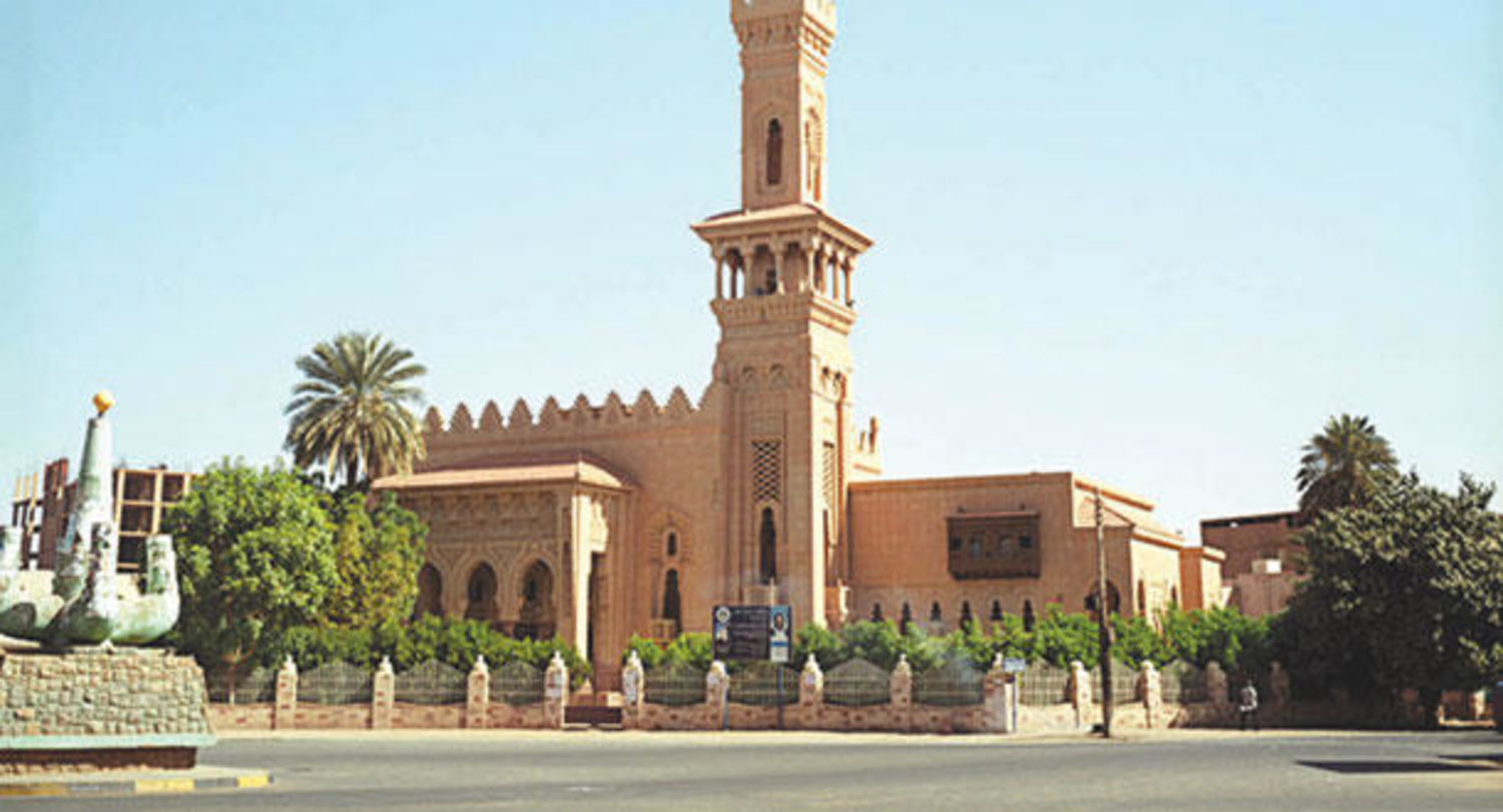 شاهد بالفيديو.. العثور على "ملابس نسائية" و "بوتجاز" وبطاقات شخصية داخل مسجد بالحلفايا كان يتواجد فيه أفراد من الدعم السريع قبل هروبهم منه 10 مساجد السودان بلا أذان ولا مصلين في رمضان