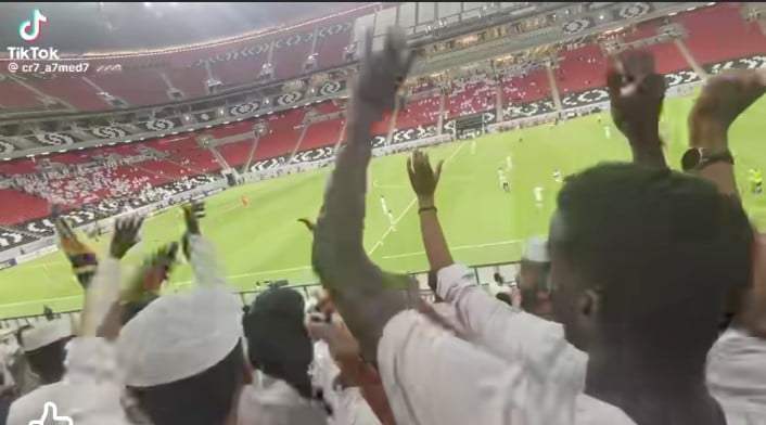 شاهد بالصورة والفيديو.. الجمهور السوداني يشجع الغرافة القطري في مباراته أمام العين الإماراتي ويحتفل بالفوز على طريقة "زردية" البرهان 1 461444511 1639459479946979 2554677963696229254 n