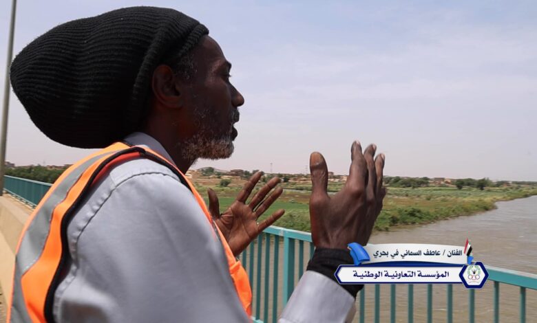 شاهد بالصور والفيديو.. الفنان عاطف السماني يعبر جسر الحلفايا ويقدم فيه سجدة شكر لله بعد أن قام الجيش ببسط سيطرته على كل المناطق المحيطة به في بحري وأم درمان 1 461657226 122138759834310154 8975072088142038956 n