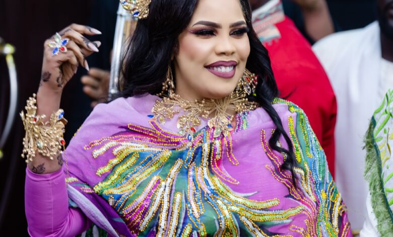 شاهد بالفيديو.. الفنانة آسيا بنة تتفاعل في الرقص خلال حفل عقد قرانها على أنغام أغنيات صديقتها المطربة إيمان أم روابة 1 461921600 1085308486264335 2958303631653121981 n