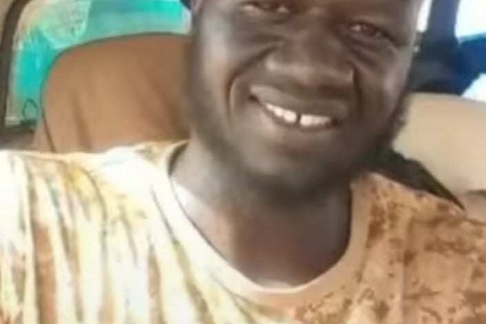 شاهد بالصورة والفيديو.. أحد جنود القوات المسلحة يودع أفراد أسرته فردا فردا قبل ساعات من استشاهده والجمهور ينعيه بتعليقات مؤثرة: (يشهد الله أنت أكرم منا جميعاً) 1 462547321 1105764387551653 7225947465531004105 n